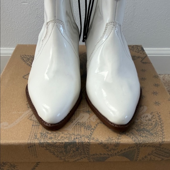 Free People- White Patent New Frontier Western Ankle Boots NIB- Size 6.5 (36.5) - Picture 6 of 11